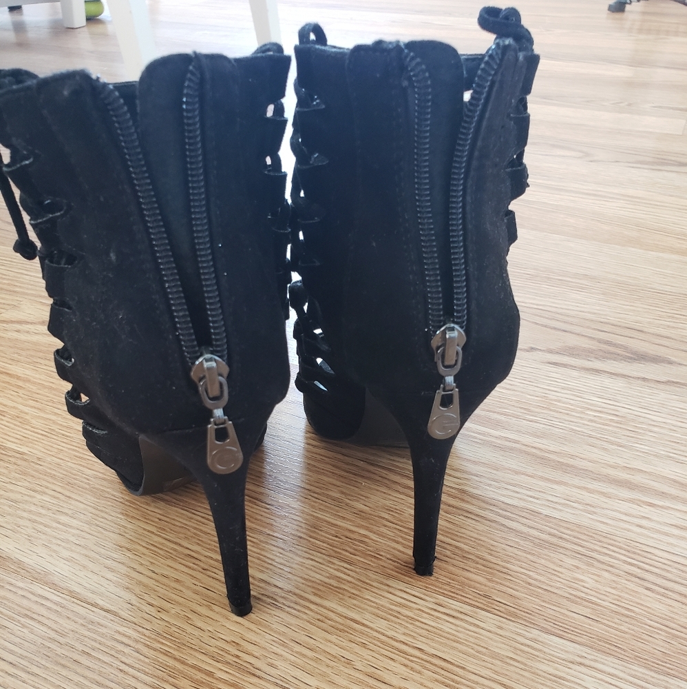 Heels - Picture 4 of 4